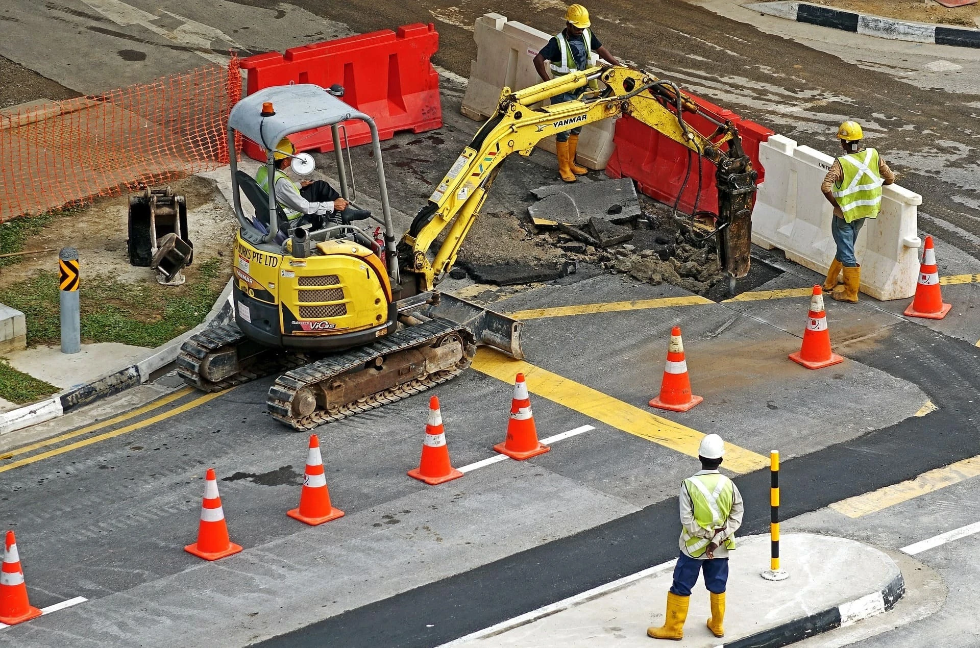 excavators-391143_1920